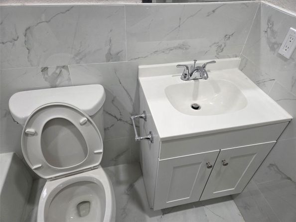 405 SW 79th Ter, North Lauderdale FL 33068