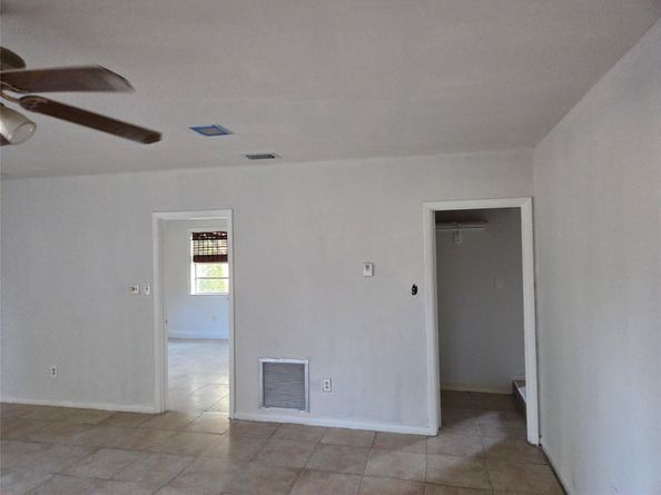 405 SW 79th Ter, North Lauderdale FL 33068