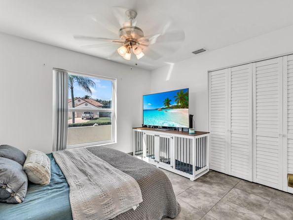 24 Dogwood Cir, Boynton Beach FL 33436