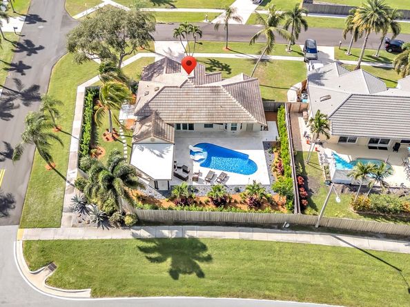 24 Dogwood Cir, Boynton Beach FL 33436