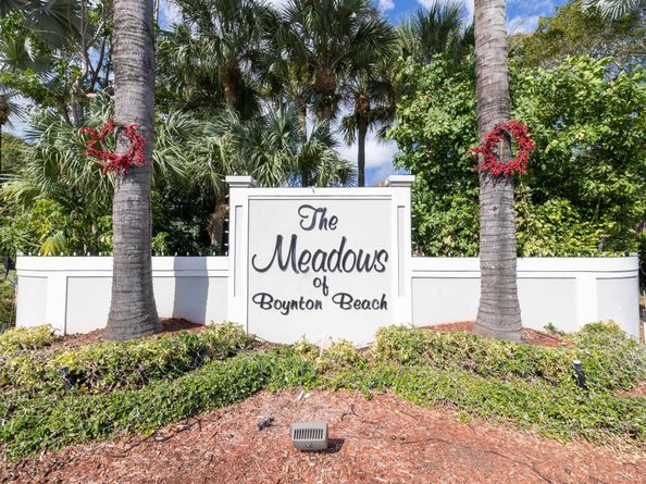 24 Dogwood Cir, Boynton Beach FL 33436