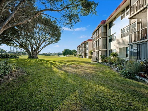 9520 S Hollybrook Lake Dr 103, Pembroke Pines FL 33025