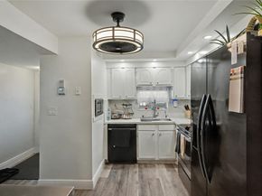 9520 S Hollybrook Lake Dr 103, Pembroke Pines FL 33025