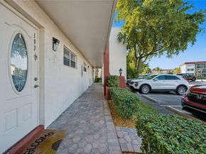 9520 S Hollybrook Lake Dr 103, Pembroke Pines FL 33025