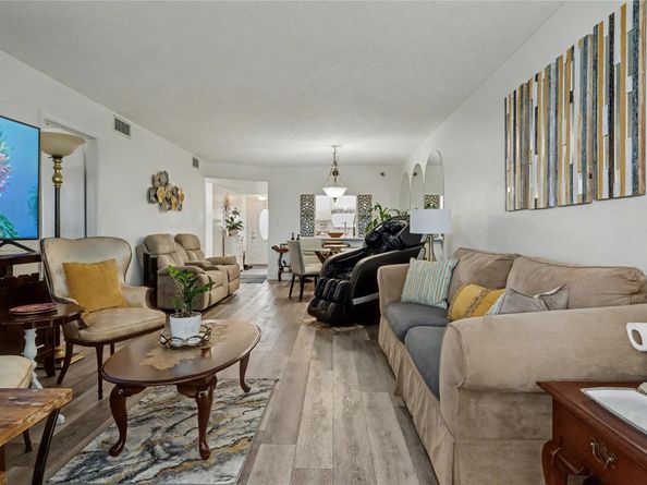 9520 S Hollybrook Lake Dr 103, Pembroke Pines FL 33025