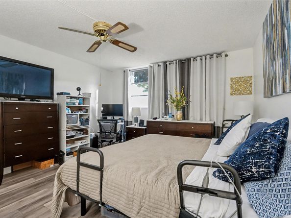 9520 S Hollybrook Lake Dr 103, Pembroke Pines FL 33025