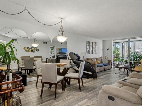 9520 S Hollybrook Lake Dr 103, Pembroke Pines FL 33025