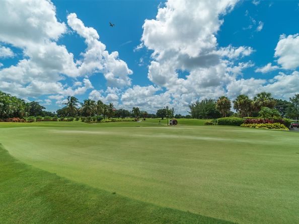 9520 S Hollybrook Lake Dr 103, Pembroke Pines FL 33025