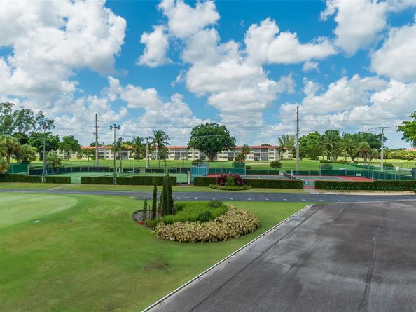 9520 S Hollybrook Lake Dr 103, Pembroke Pines FL 33025