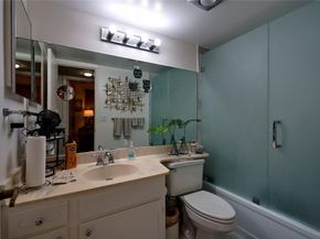 9520 S Hollybrook Lake Dr 103, Pembroke Pines FL 33025