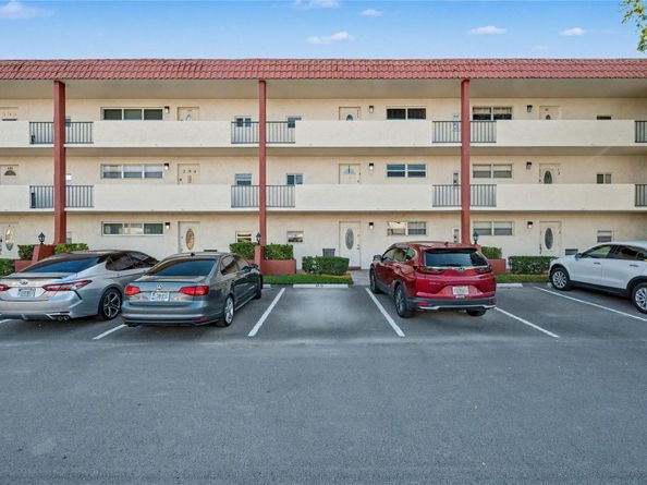 9520 S Hollybrook Lake Dr 103, Pembroke Pines FL 33025