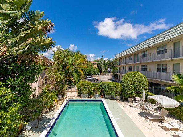 651 NE 60th St 22, Miami FL 33137