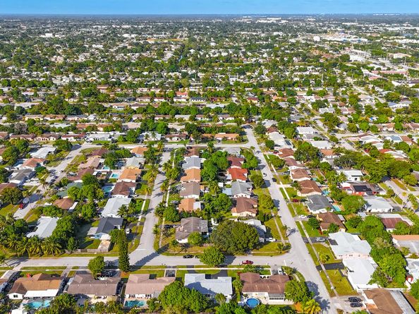 6210 SW 6th Street, Margate FL 33068