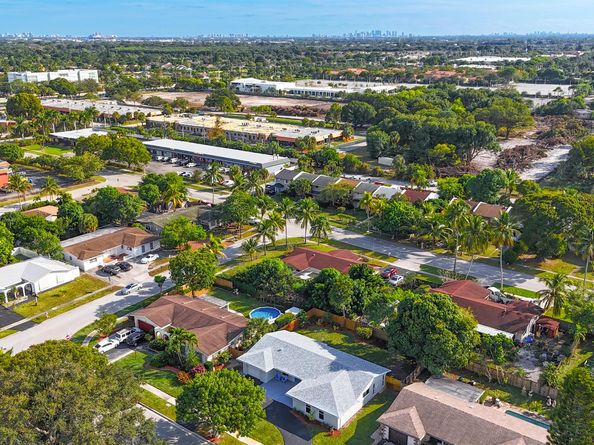 6210 SW 6th Street, Margate FL 33068