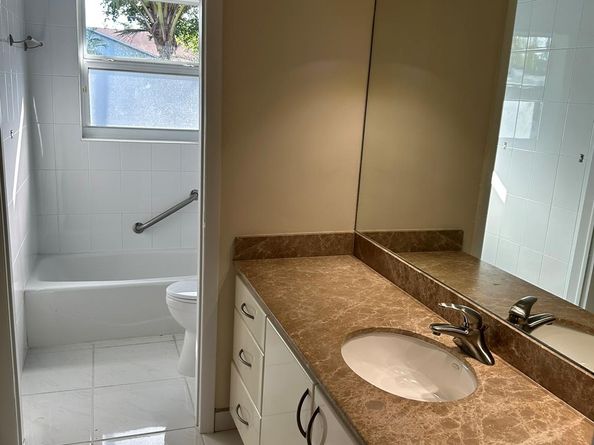 417 SE 4th St, Dania Beach FL 33004