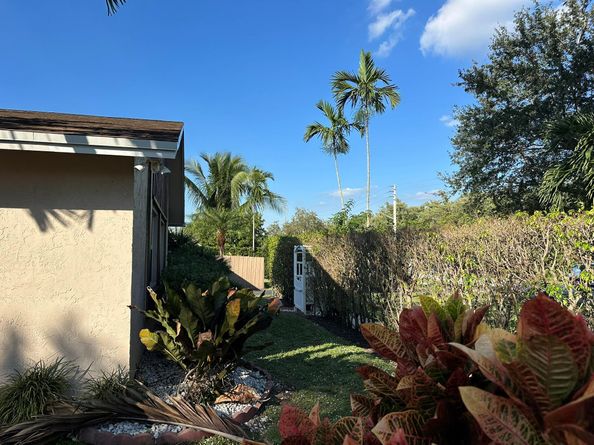 417 SE 4th St, Dania Beach FL 33004