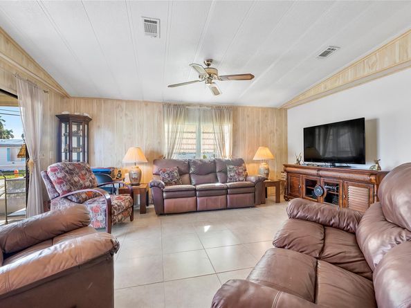 8600 SW 16th Pl, Davie FL 33324