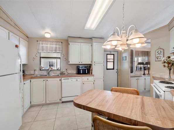 8600 SW 16th Pl, Davie FL 33324