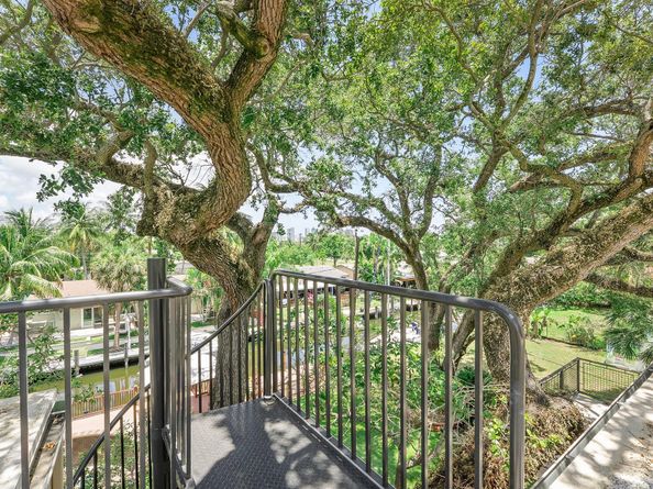 921 SW 17th St, Fort Lauderdale FL 33315