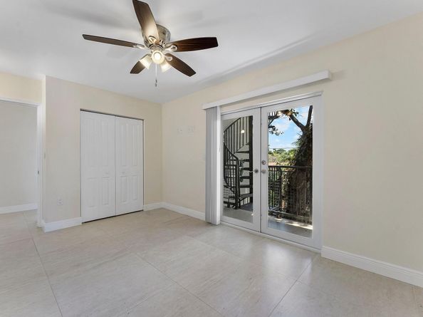 921 SW 17th St, Fort Lauderdale FL 33315