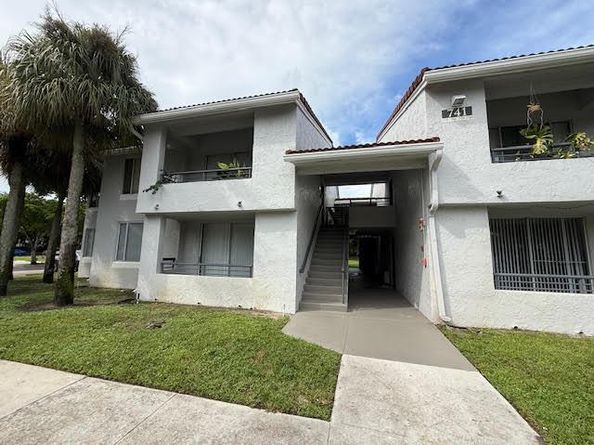 741 Lyons Rd 17201, Coconut Creek FL 33063
