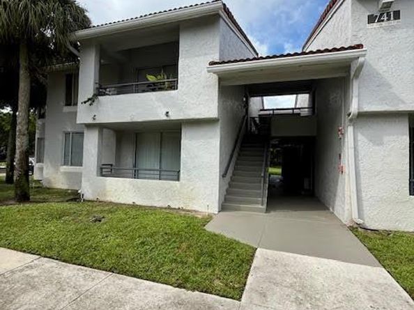 741 Lyons Rd 17201, Coconut Creek FL 33063