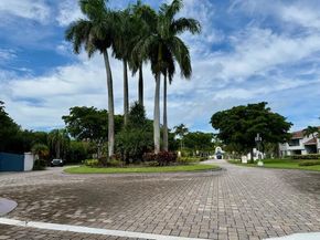 741 Lyons Rd 17201, Coconut Creek FL 33063
