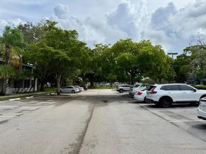 741 Lyons Rd 17201, Coconut Creek FL 33063