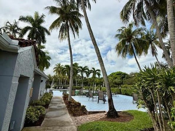 741 Lyons Rd 17201, Coconut Creek FL 33063