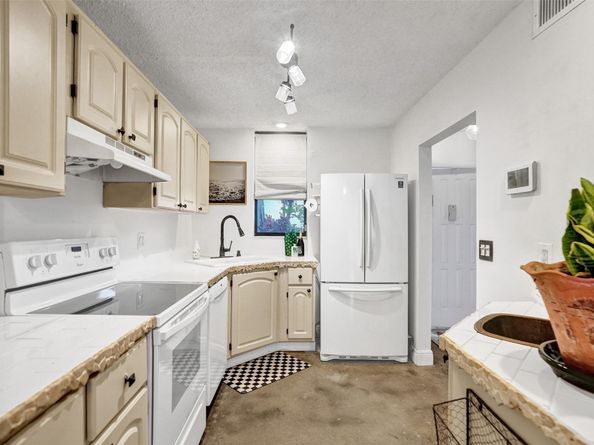 1232 S Military Trl 1913, Deerfield Beach FL 33442