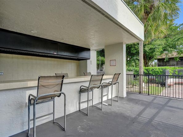 1232 S Military Trl 1913, Deerfield Beach FL 33442