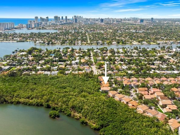 975 Weeping Willow Way, Hollywood FL 33019