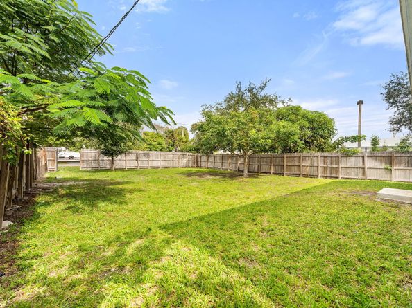 141 NW 12th St, Pompano Beach FL 33060