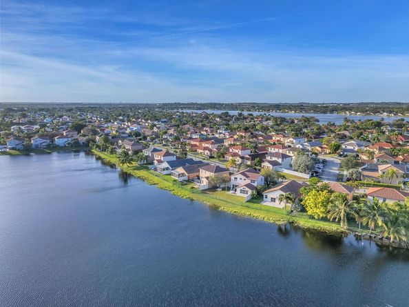 18510 NW 22nd St, Pembroke Pines FL 33029