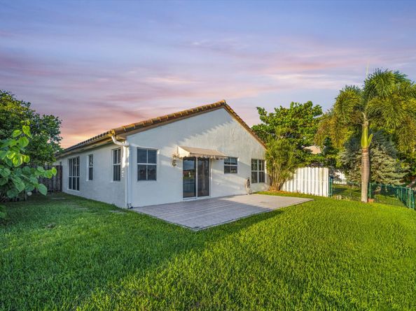 18510 NW 22nd St, Pembroke Pines FL 33029