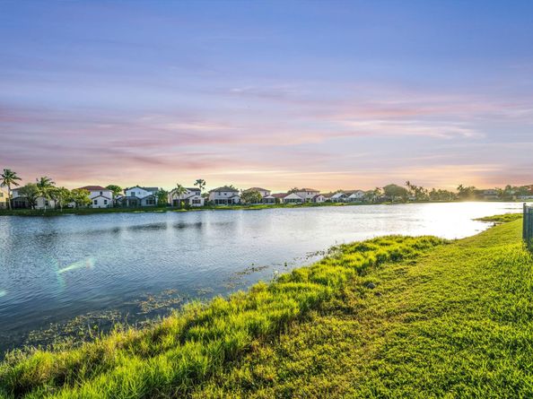 18510 NW 22nd St, Pembroke Pines FL 33029