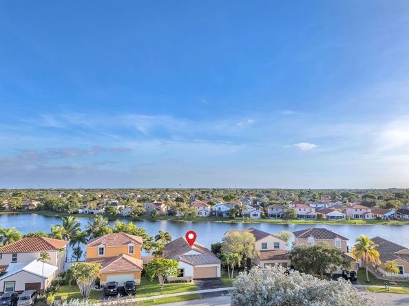 18510 NW 22nd St, Pembroke Pines FL 33029