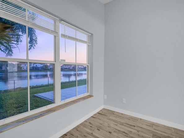 18510 NW 22nd St, Pembroke Pines FL 33029