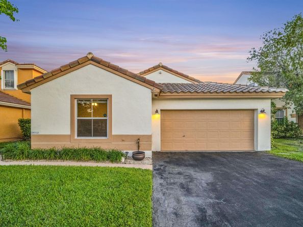 18510 NW 22nd St, Pembroke Pines FL 33029