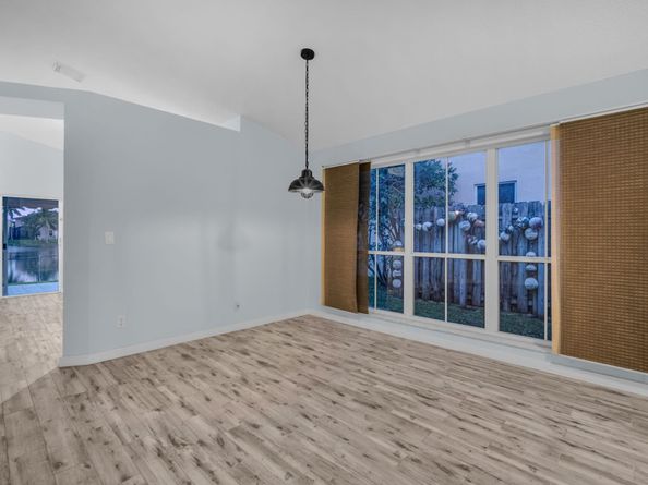 18510 NW 22nd St, Pembroke Pines FL 33029