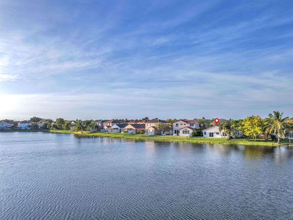 18510 NW 22nd St, Pembroke Pines FL 33029