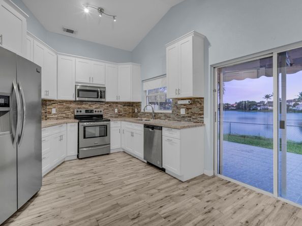 18510 NW 22nd St, Pembroke Pines FL 33029