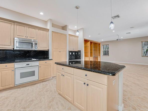 1760 Annandale Circle, Royal Palm Beach FL 33411