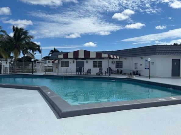 115 NE 202 Terrace M21, Miami FL 33179