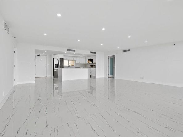 2480 Presidential Way 902, West Palm Beach FL 33401