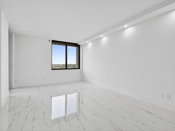 2480 Presidential Way 902, West Palm Beach FL 33401