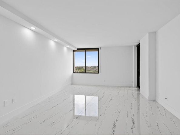 2480 Presidential Way 902, West Palm Beach FL 33401