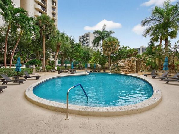 2480 Presidential Way 902, West Palm Beach FL 33401