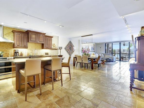 2300 Diana 203, Hallandale Beach FL 33009