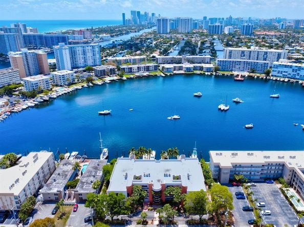 2300 Diana 203, Hallandale Beach FL 33009